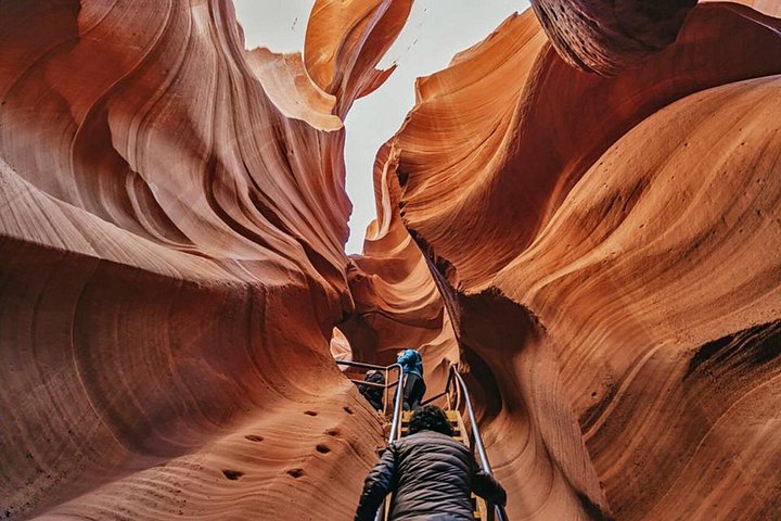 Guided Antelope Canyon and Horseshoe Bend Day Tour from Las Vegas, photo 8 of 10