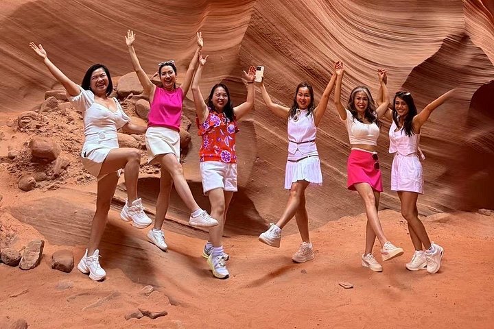 Lower Antelope Canyon Prime Time Entry with Navajo Guide, photo 3 of 10