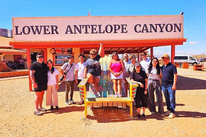 Small-Group Lower Antelope Canyon and Horseshoe Bend Tour w/ Lunch, photo 2 of 9