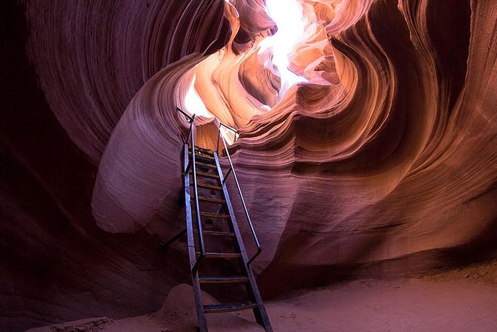 Small Group Antelope Canyon Day Trip from Phoenix, photo 3 of 7