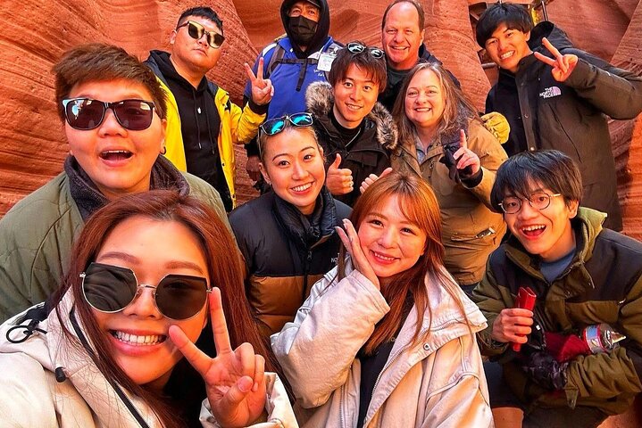 Small-Group Lower Antelope Canyon and Horseshoe Bend Tour w/ Lunch, photo 4 of 9