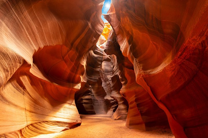 Antelope Canyon and Horseshoe Bend Day Trip from Las Vegas, photo 9 of 10