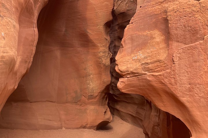 Ligai Si Anii Canyon Tour Through Antelope Canyon, photo 4 of 10