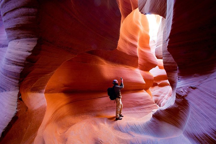 Guided Antelope Canyon and Horseshoe Bend Day Tour from Las Vegas, photo 4 of 10