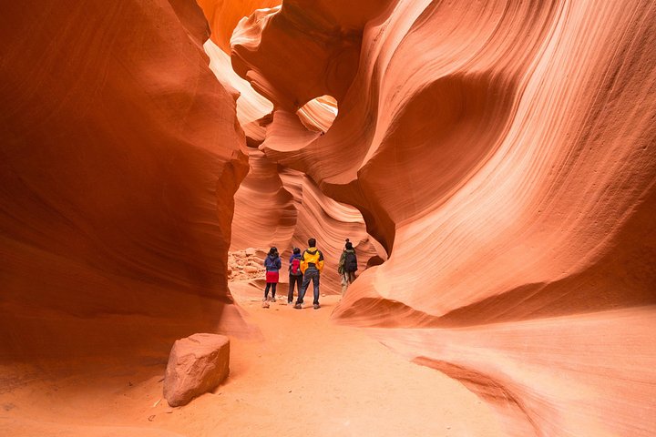 Antelope Canyon and Horseshoe Bend Day Trip from Las Vegas, photo 5 of 10